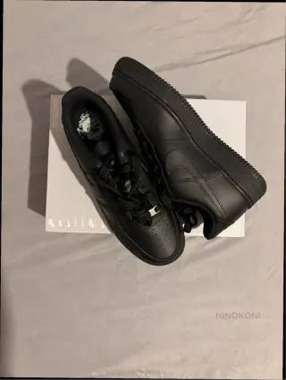 Nike Air Force 1 Talla 37.5 Negro