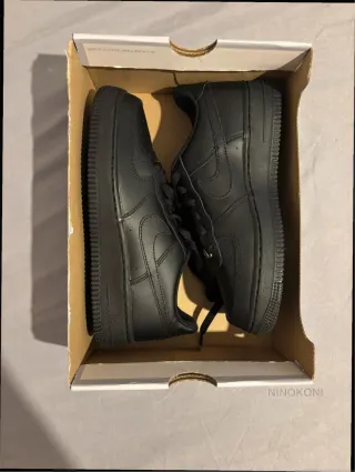 Nike Air Force 1 Talla 37.5 Negro