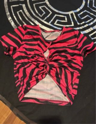 Camiseta Rayas Rosa y Negra