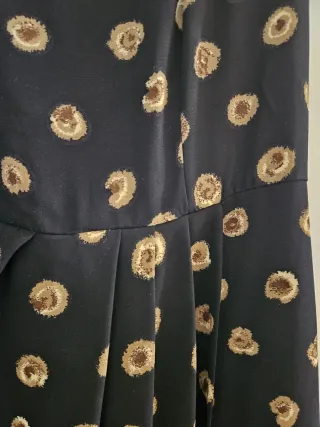 Vestido negro estampado floral de Simorra