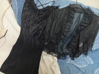 Vestido y chaqueta de encaje negro