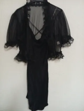 Vestido y chaqueta de encaje negro