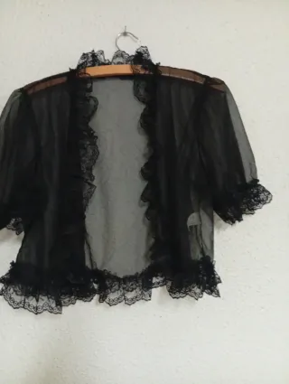 Vestido y chaqueta de encaje negro