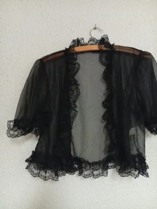 Vestido y chaqueta de encaje negro