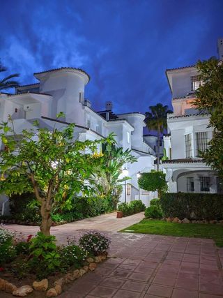 Piso en alquiler en Los Naranjos - Las Brisas en Marbella