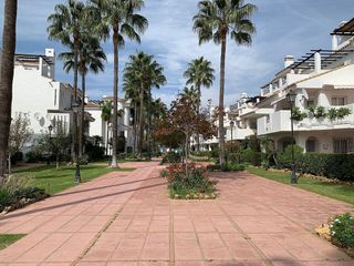 Piso en alquiler en Los Naranjos - Las Brisas en Marbella