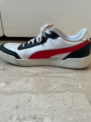 Zapatillas Puma Blancas y Rojas