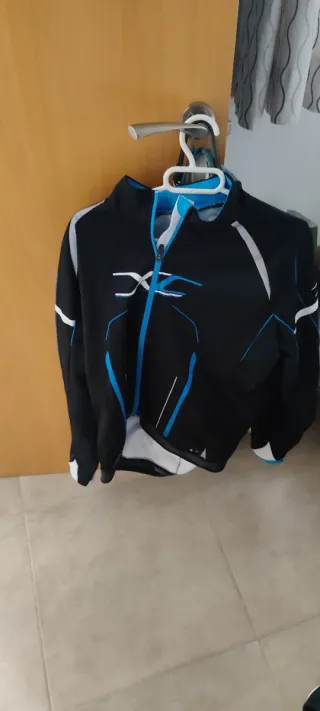 Chaqueta Ciclismo Negra y Azul