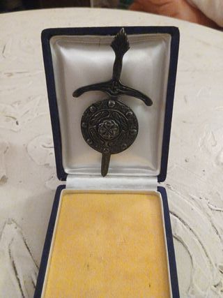 Militare Spilla spada e scudo vintage