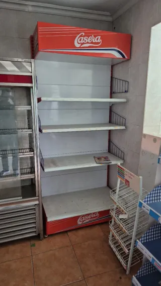 Mostrador y Estanterías Nevira