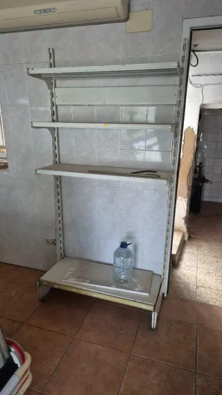 Mostrador y Estanterías Nevira