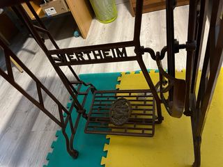 Máquina de coser Wertheim antigua