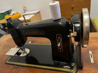 Máquina de coser Wertheim antigua