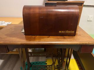 Máquina de coser Wertheim antigua