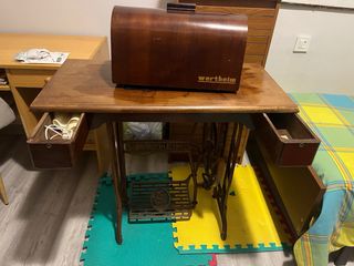Máquina de coser Wertheim antigua