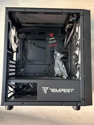 Caja/Chasis PC Negra TEMPEST RAMPART