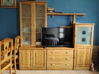 Mesa y 6 sillas comedor madera de pino .