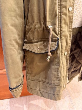 Abrigo verde forrado de borreguito