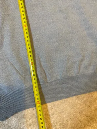 Jersey Brigadoon cuello pico gris