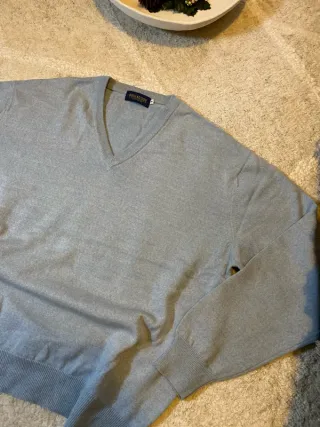 Jersey Brigadoon cuello pico gris