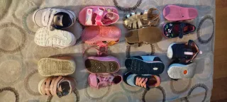Sandalias y zapatos varios niña tallas 21 y 22.