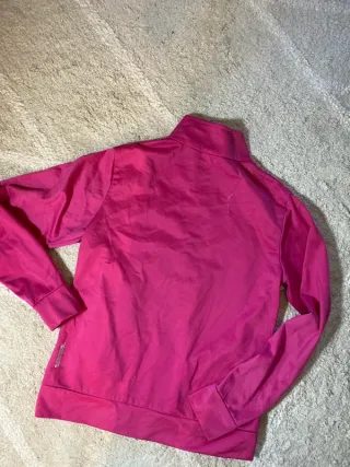 Chaqueta deportiva retro rosa y blanca