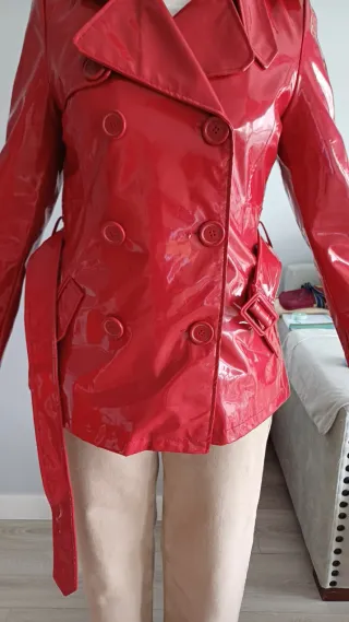 Parka Roja Brillante