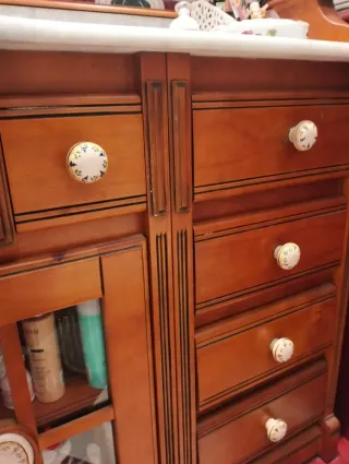 Mueble de baño madera con lavabo y espejo. URGE!!!