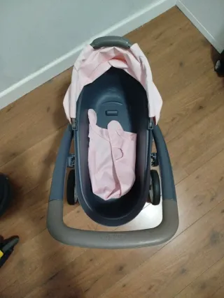 Carrito de juguete rosa y gris
