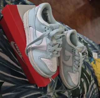 Scarpine Nike bimbo, numero 27.5