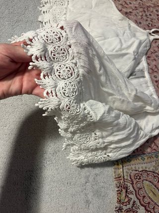 Top blanco con encaje