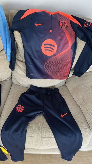 Abbigliamento sportivo Nike FCB Adidas Spotify per bambini
