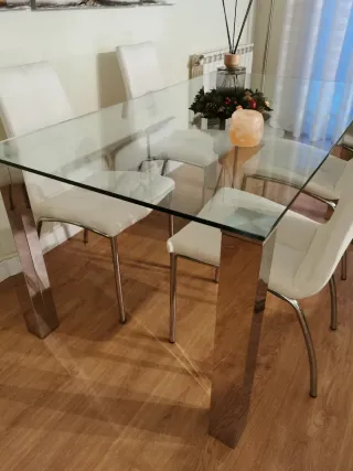 Mesa de cristal y metal grande