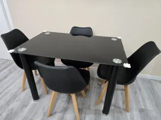 Mesa Comedor Cristal Negra, Patas Metal,sin sillas