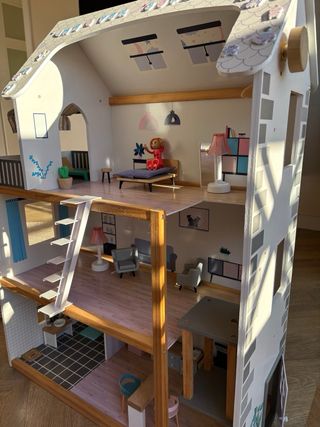 Casa de Muñecas de Madera