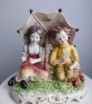 Figura Capodimonte Niños Sombrilla Ref 001