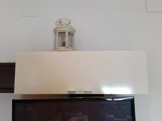 Set di scaffale e cassettiera a parete