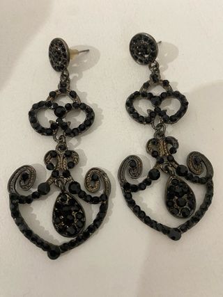 Pendientes largos con cristales negros