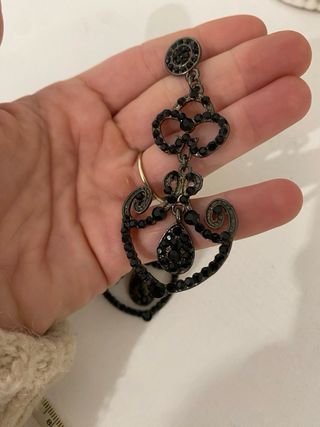 Pendientes largos con cristales negros