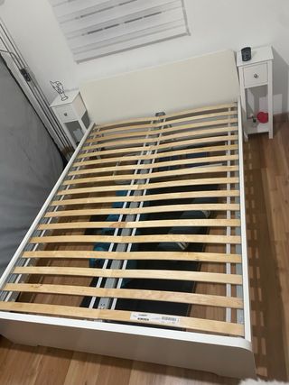 Cama blanca con somier