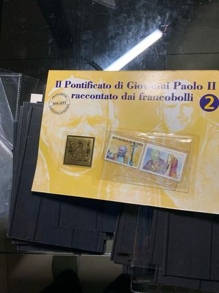 Grande lotto di materiale filatelico con bustine,