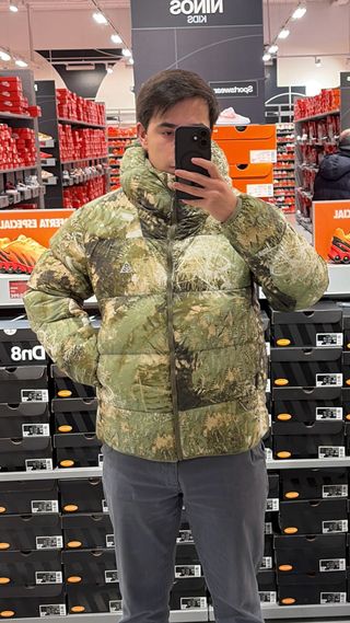 Abrigo Nike ACG Talla S Camuflaje
