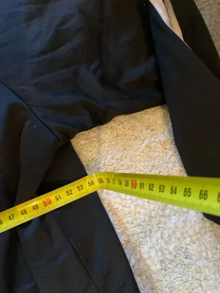 Chaqueta deportiva Adidas negra y blanca