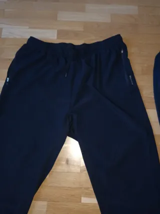 2 Pantalones Chándal azul marino  Reebok y Domyos