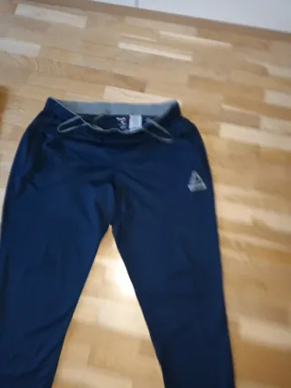 2 Pantalones Chándal azul marino  Reebok y Domyos