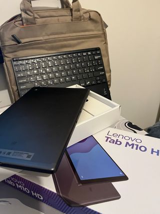 Lenovo Tab M10 HD con borsa e tastiera