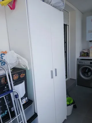 Armario escobero blanco montado