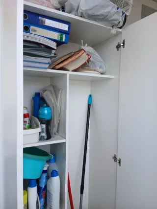 Armario escobero blanco montado