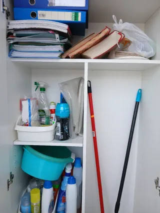 Armario escobero blanco montado