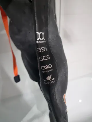 Traje de neopreno Orca negro y naranja Talla MT